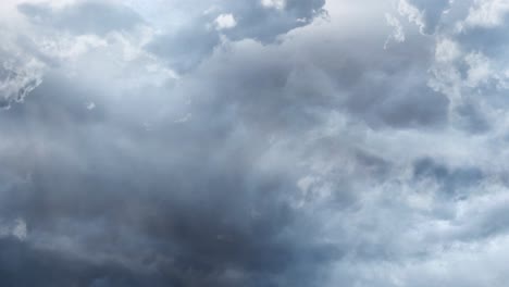 el lapso de tiempo, los relámpagos en el cielo