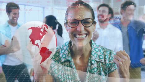 animación del globo, procesamiento de datos y exitosa mujer de negocios caucásica con equipo