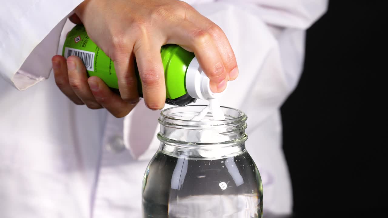 creando nubes con crema de afeitar y colorante alimentario