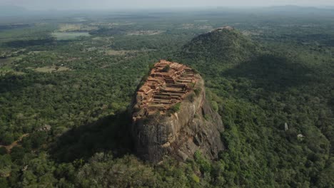 antiguo fuerte de roca de sigiriya en sri lanka, famoso destino turístico, antena