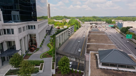 Traffic-on-american-highway-beside-luxury-hotel-tower-in-Atlanta