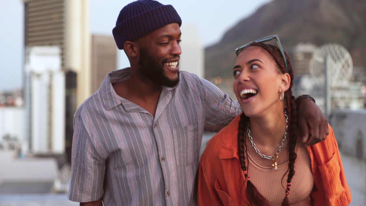 cómico, comunicación y pareja interracial