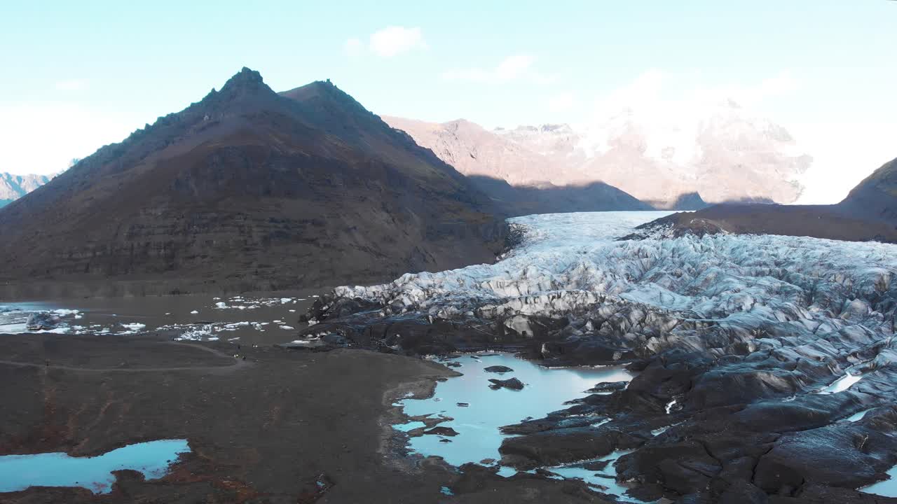 Mud and rocks below ice moraine of Sv&iacute;nafellsj&ouml;kull glacier peak