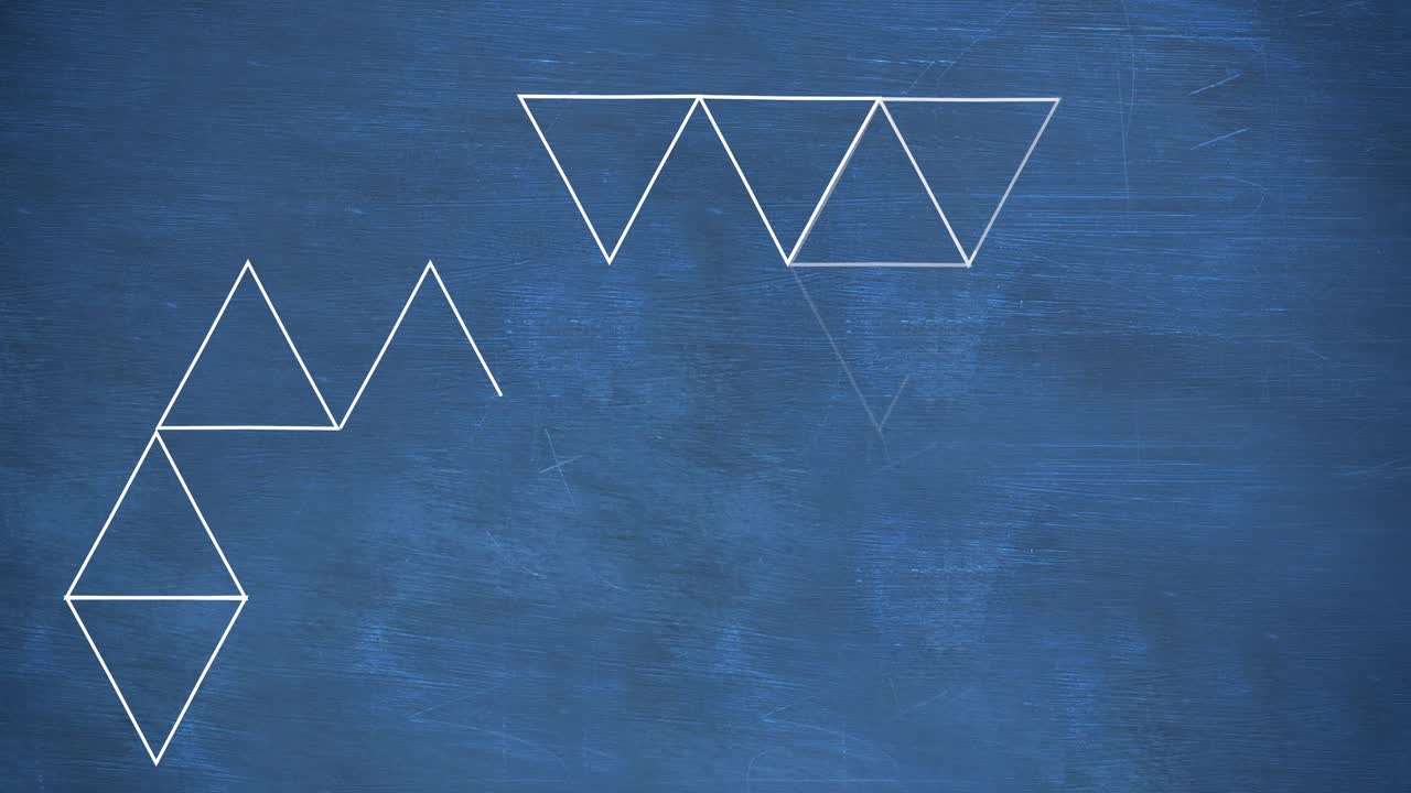 animación de triángulos y procesamiento de datos sobre fondo azul