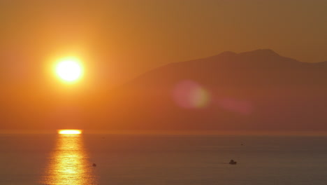 Zeitraffer-Des-Sonnenuntergangs-In-Den-Bergen