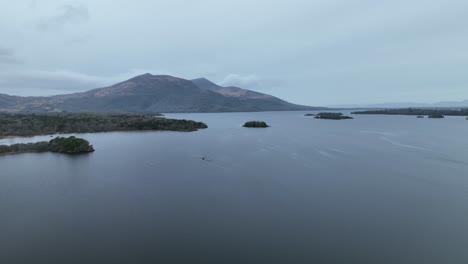 Lago-Killarney---Condado-De-Kerry,-Parque-Nacional-De-Killarney---Droneview-Estabilizado-En-4k