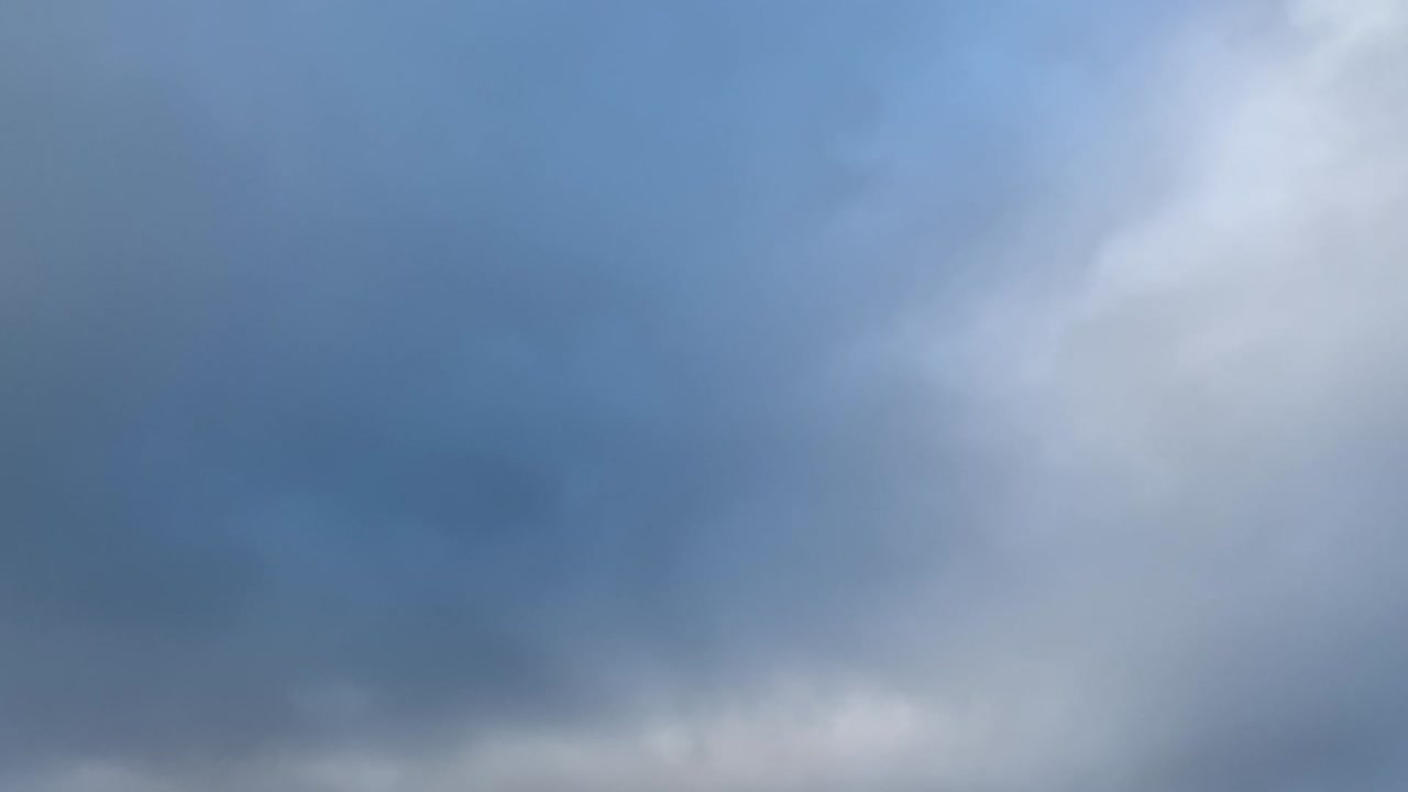 폭풍이 오기 전의 기분 나쁜 아침 하늘