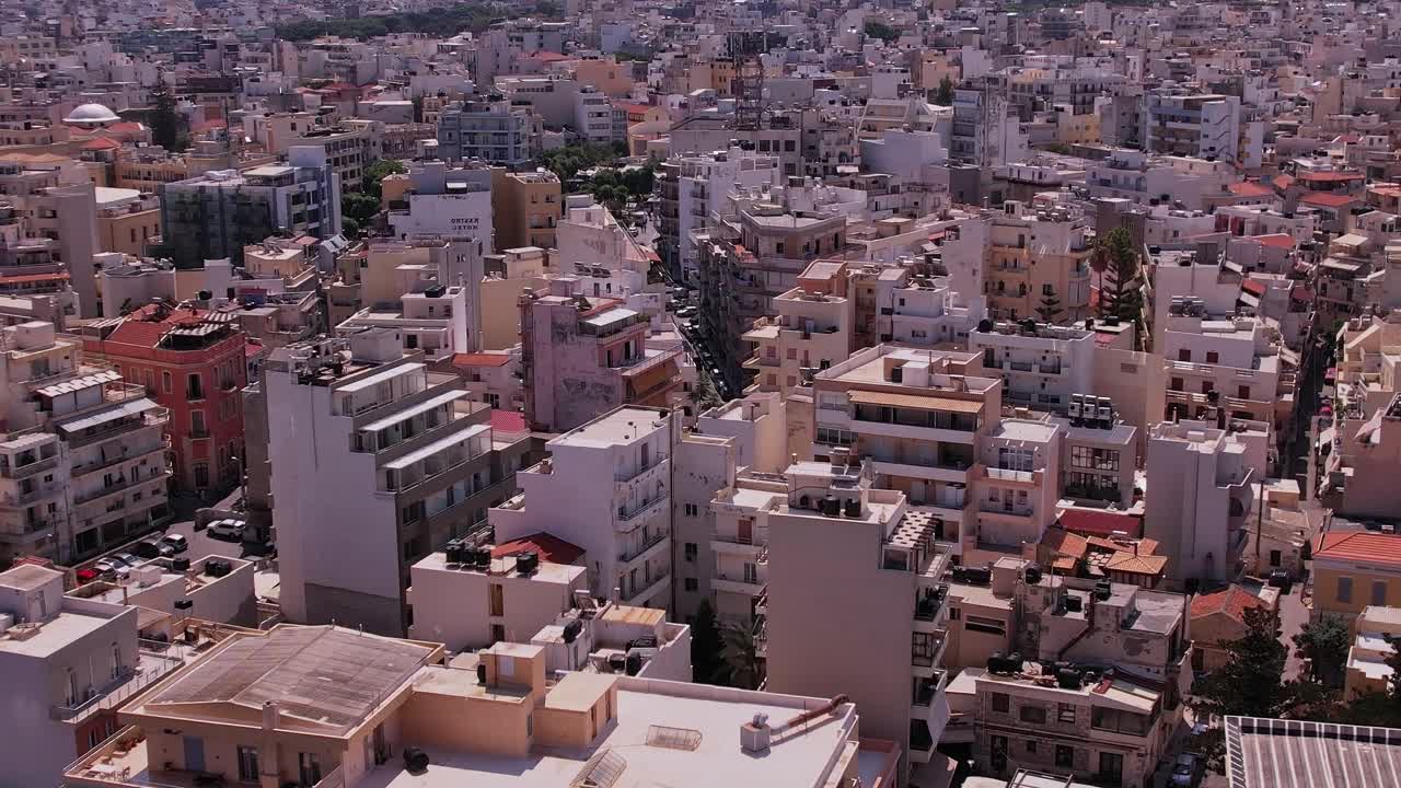 Vista aerea di un paesaggio urbano densamente popolato