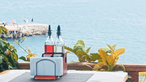 restaurante al aire libre vacío de verano