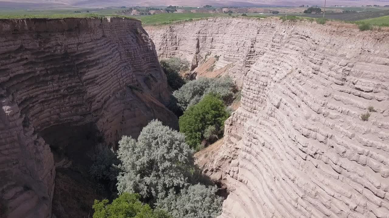 антенна спускается в ритмитовые слои мягких почвенных слоев, ва