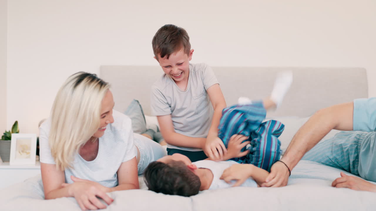 행복하고, 침실과 가정과 함께