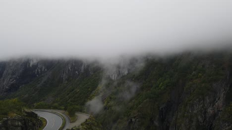 Volando-Sobre-El-Valle-De-Måbødalen-En-El-Oeste-De-Noruega