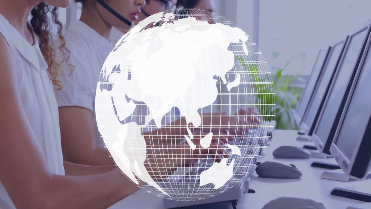 animación de red global sobre representantes de servicio al cliente que trabajan en computadoras