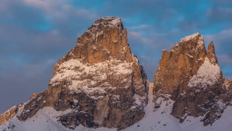 Timelapse-of-a-Sunrise-on-Mountain-Peaks-in-Winter