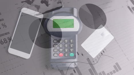 animación del procesamiento de datos financieros a través de terminales de tarjetas de crédito, smartphones y tarjetas de crédito