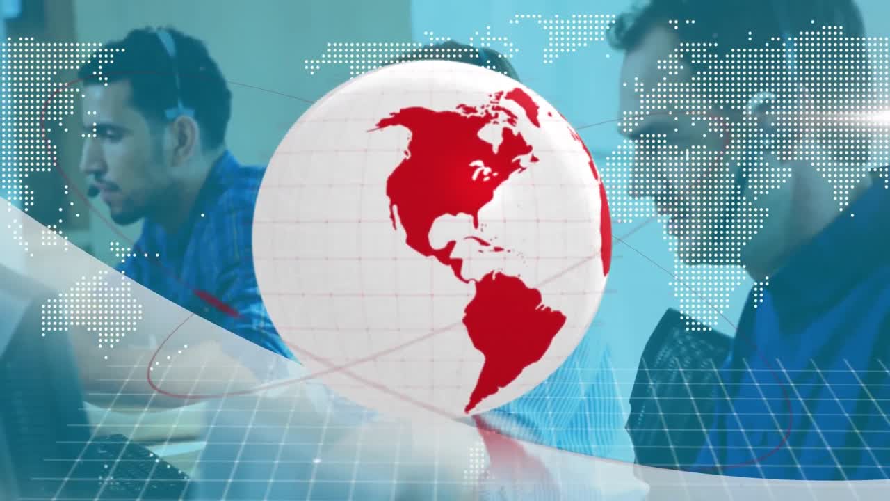 오피스에서 전화 헤드으로 대화하는 백인 남성 위의 회전 지구와 세계 지도의 애니메이션