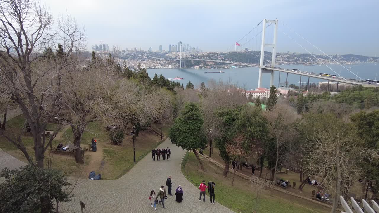 공원 에서 볼 수 있는 이스탄불 보스포루스 다리