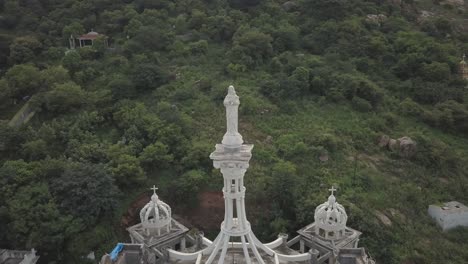 Imágenes-Aéreas-De-Drones-De-Cerca-De-La-Aparición-De-La-Estatua-De-Mariya,-Nalgonda,-Telagana