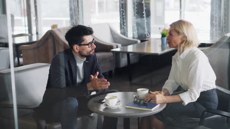 reunión de negocios en un café