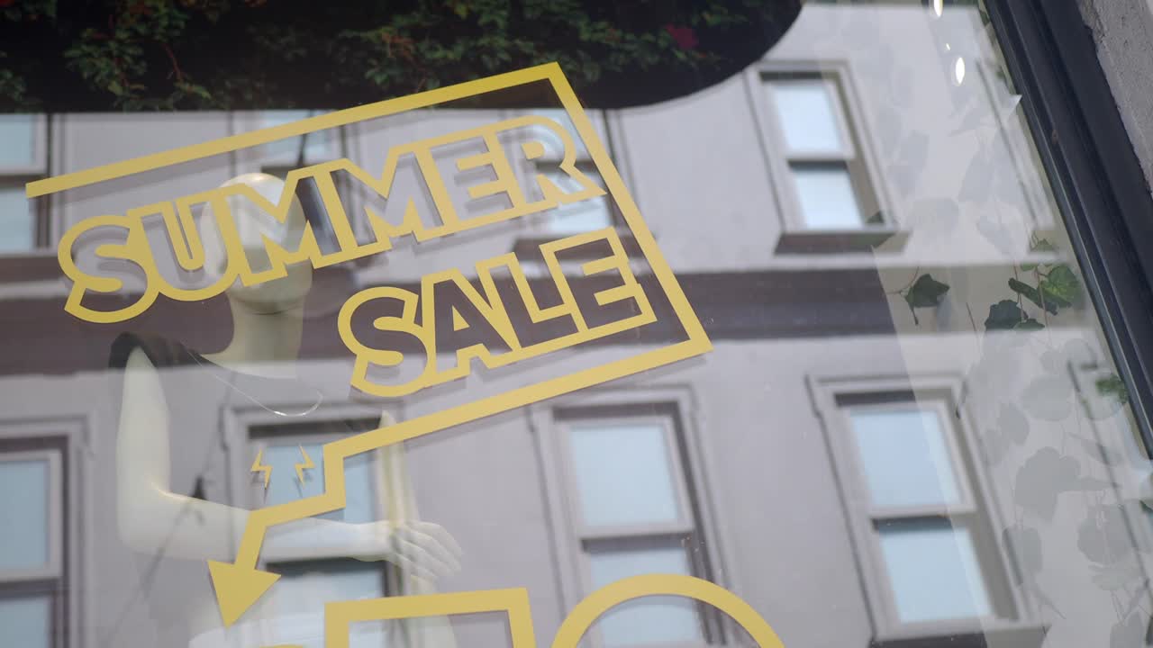 여름 판매 창문 전시