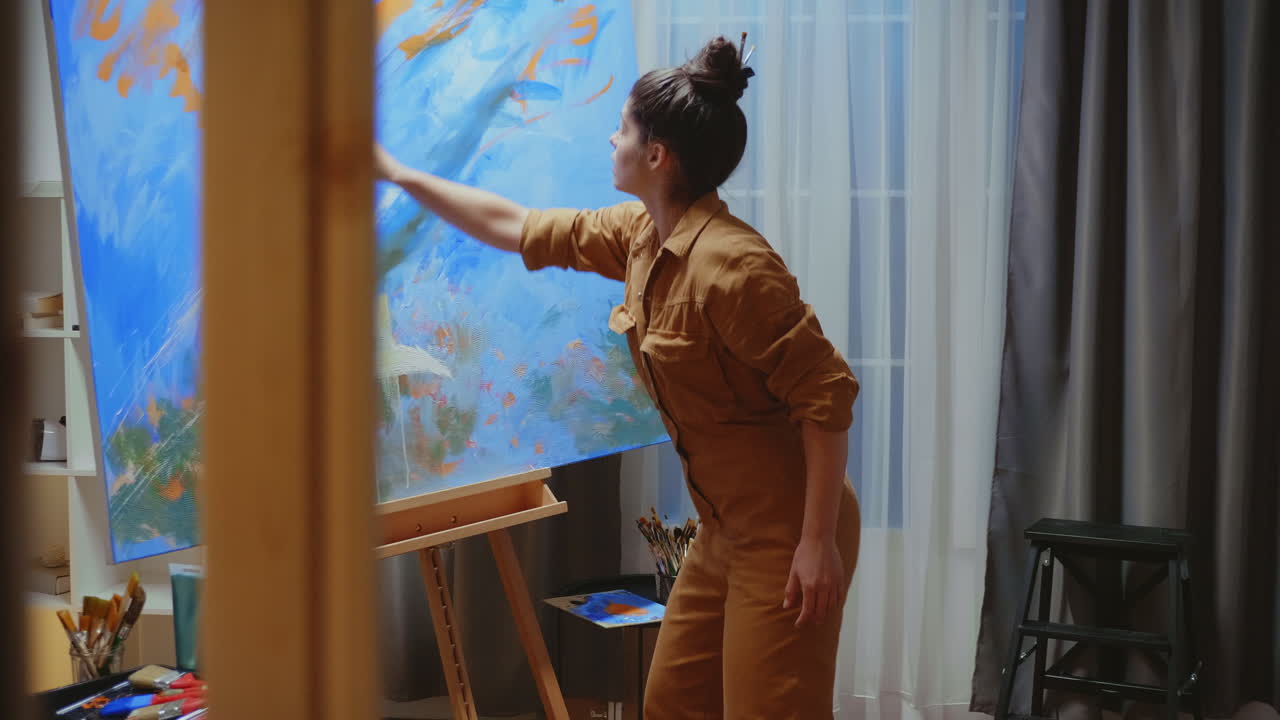 큰 캔버스에 페인트를 적용하는 것