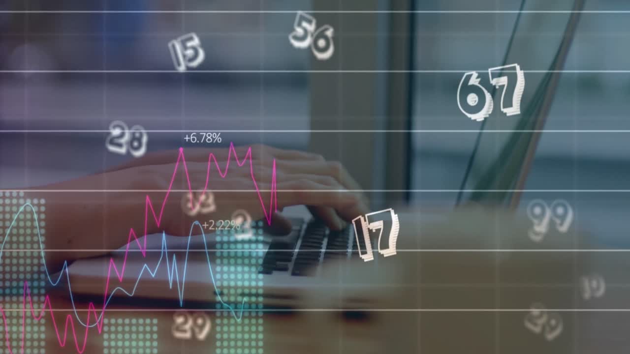 animación de procesamiento de datos financieros y números sobre mujer usando portátil.