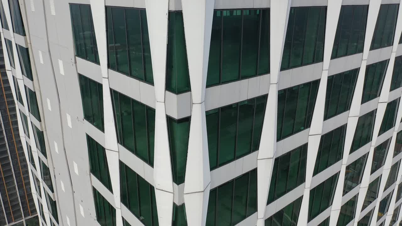 건설 중인 현대적인 마천루