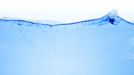 Viele-Blasen-Im-Wasser-Aus-Nächster-Nähe,-Abstrakte-Wasserwelle-Mit-Blasen-In-Zeitlupe