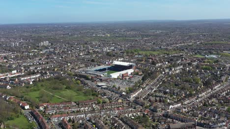 Dolly-Back-Drohnenaufnahme-Des-Selhurst-Crystal-Palace-Football-Club-Stadions-In-London