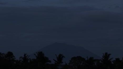 Timelapse-mountain-Agung-view-sunset-until-dark,-Bali