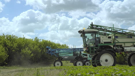 maquinaria agrícola, equipo agrícola pesado, rociador agrícola