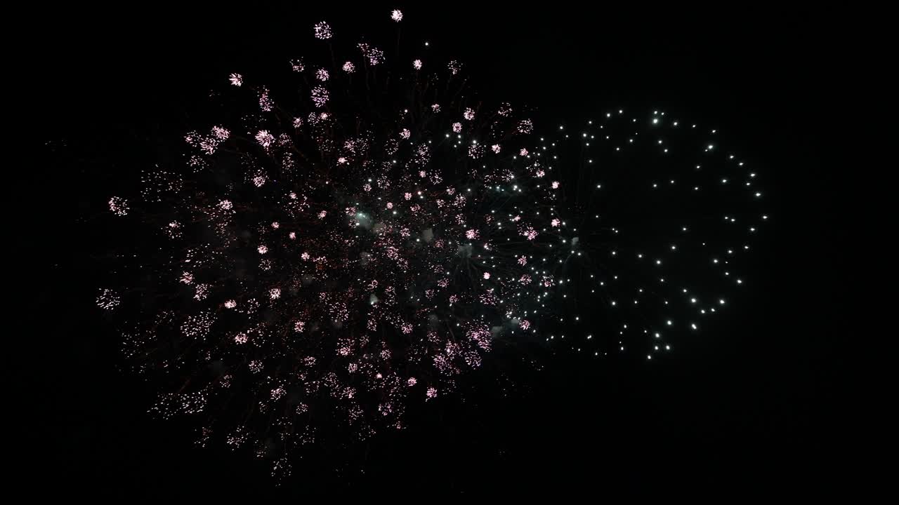 긴 시간 원활한 루프의 진짜 다채로운 불꽃놀이 축제는 국가 공휴일, 새해 파티 2022 동안 밤에 전시됩니다.