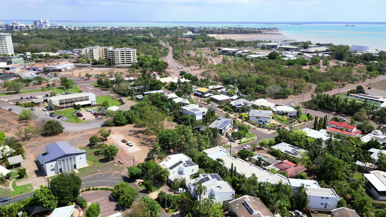 주거 지역 교외의 공중 드론 고급 부동산