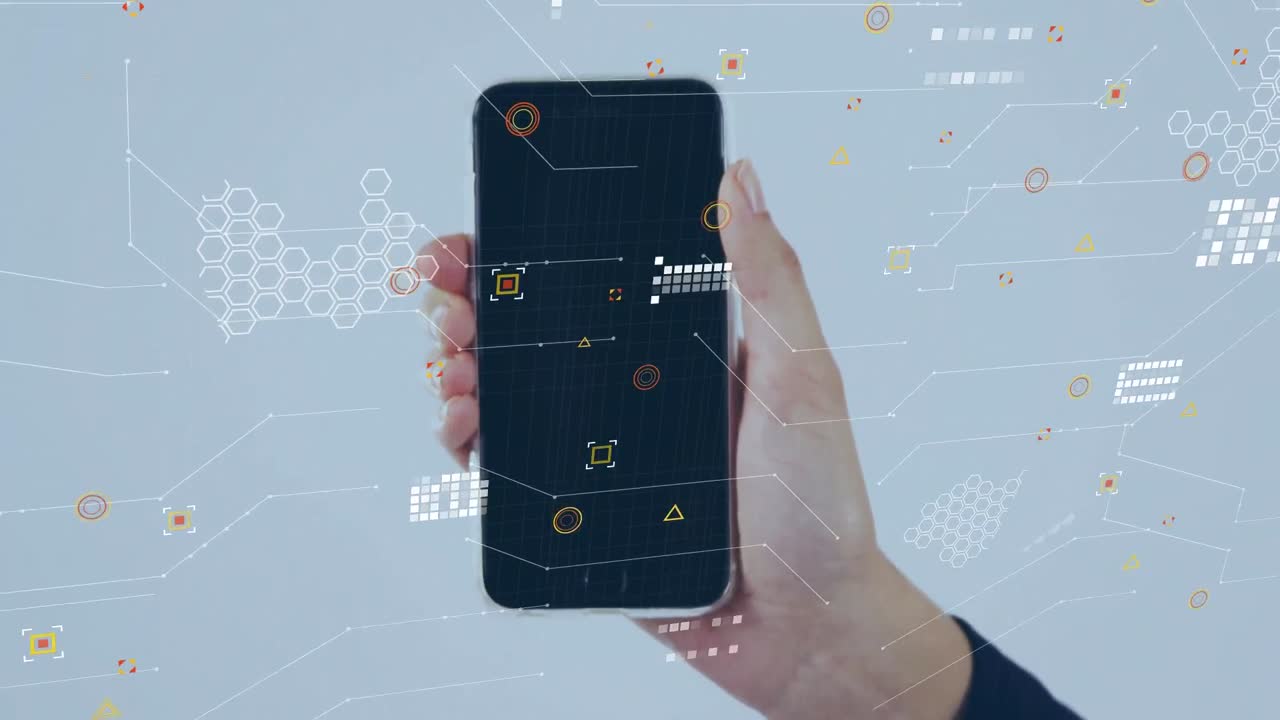 카우카스 여성의 손에 있는 아이콘과 연결의 애니메이션 스마트폰과 복사 공간