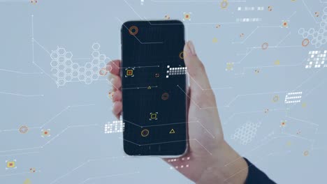 animación de iconos y conexiones sobre la mano de una mujer caucásica sosteniendo un teléfono inteligente con espacio para copiar