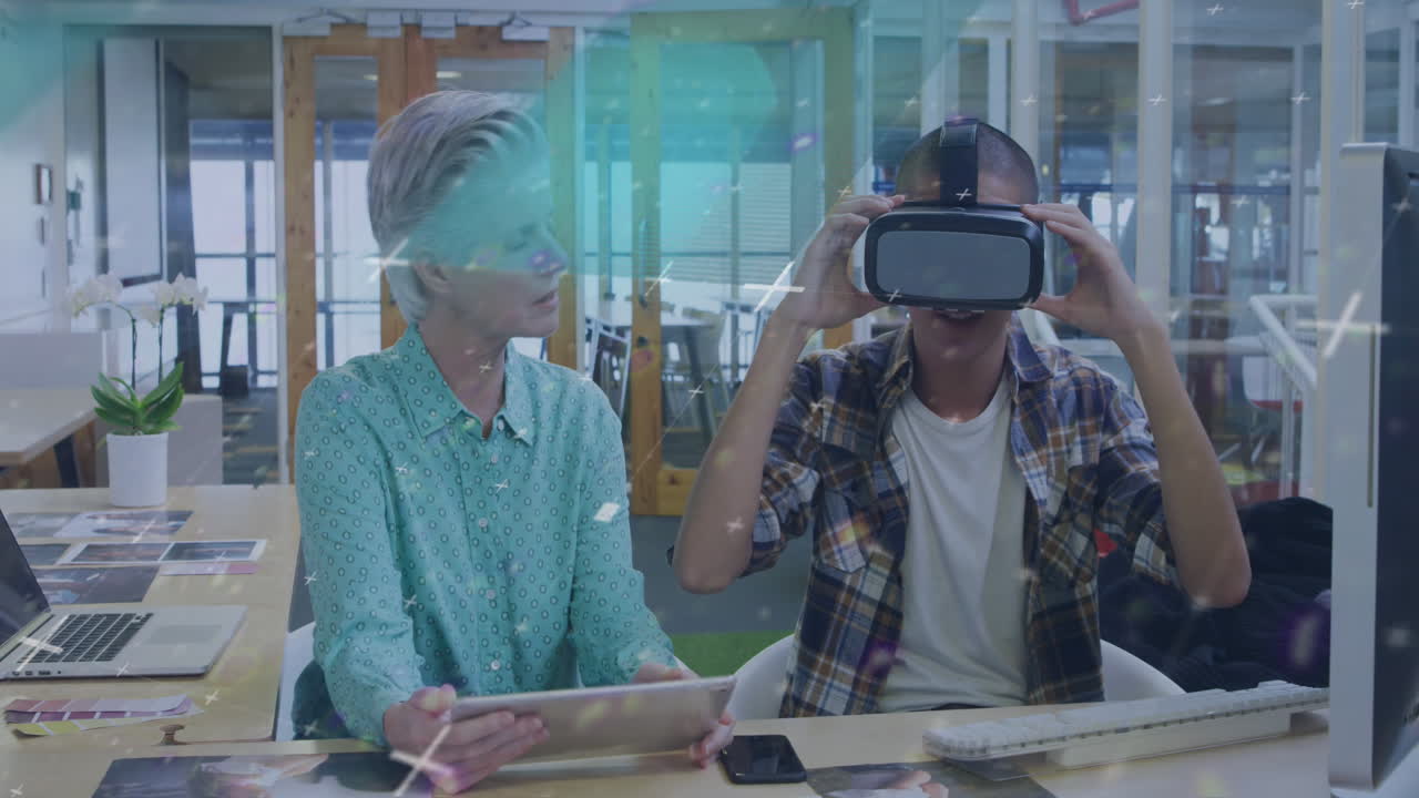 animación del procesamiento de datos sobre diversas personas de negocios en la oficina