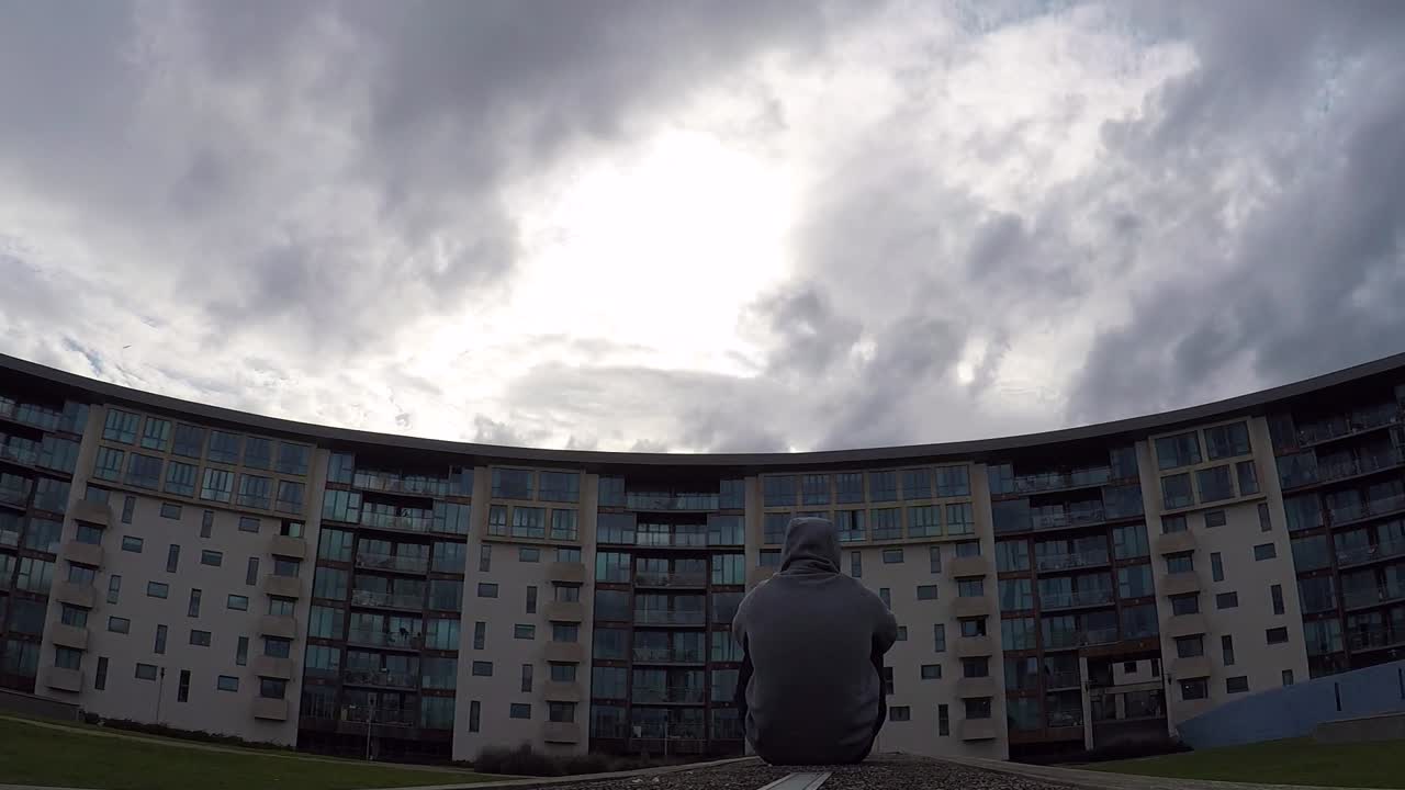 블록의 시간 경과에서 남자