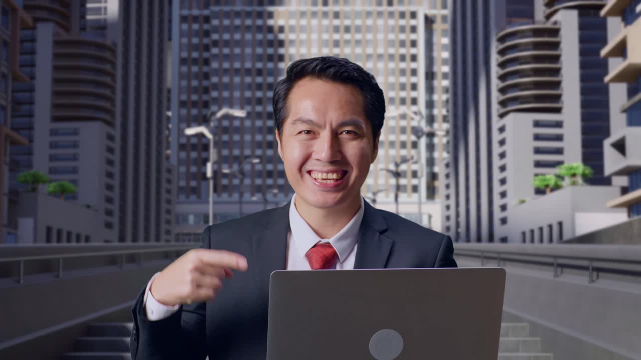 아시아 사업가 가 도시 에서 노트북 컴퓨터 를 사용 하고 가리키면서 미소 짓고 있다
