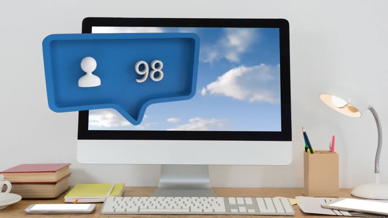 símbolo de persona y números crecientes sobre computadora, libros y lámpara en la mesa