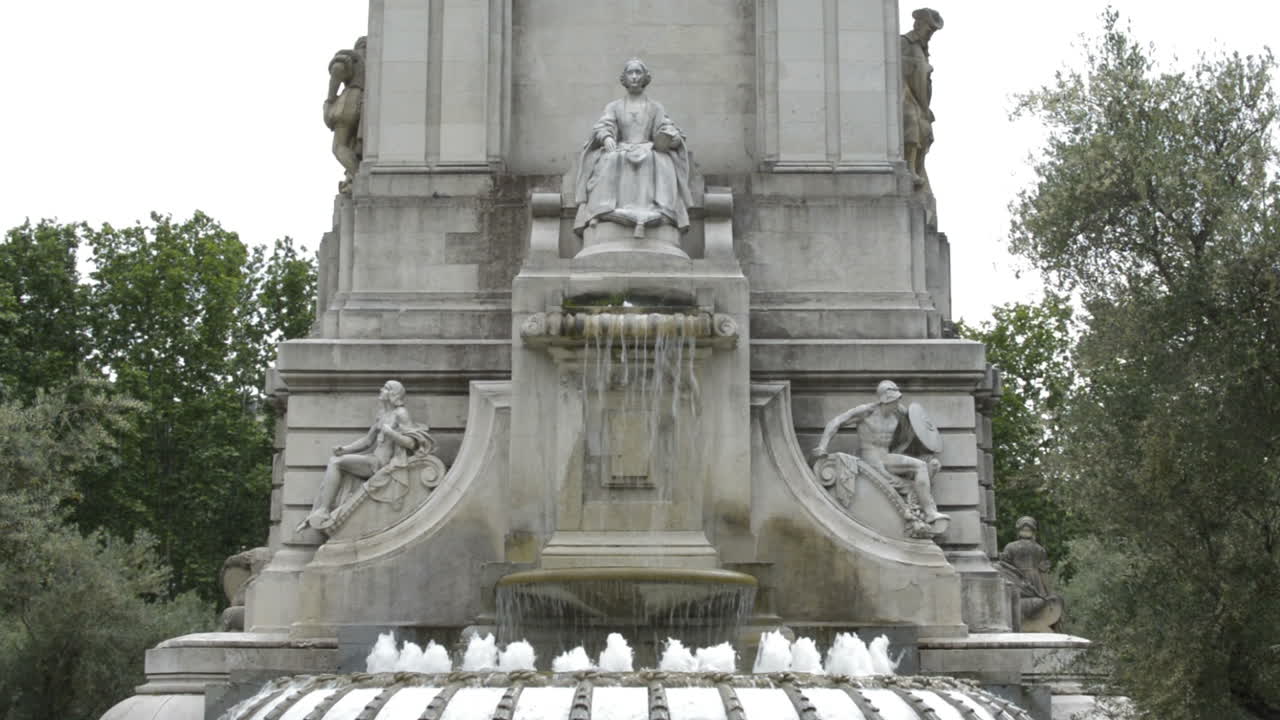 Fountain monument of a woman sitting on a chair in Plaza Espa&ntilde;a Madrid