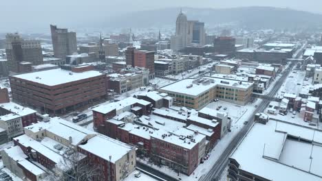 Vista-Aérea-De-Lectura,-Pensilvania-En-Un-Día-Nevado