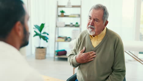 Dolor-En-El-Pecho,-Anciano-Y-Médico-En-Consulta