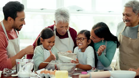 Großeltern,-Kinder-Und-Familie-Backen-Im-Haus