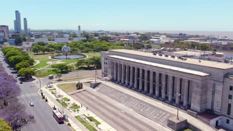 Luftumlauf-Gründung-Der-Uba-Law-School-Mit-Der-Botschaft-&quot;transfeministische-Justizreform&quot;-An-Einem-Sonnigen-Tag-Im-Recoleta-Viertel