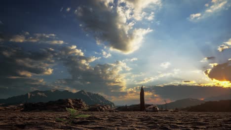 pequeña planta verde que crece en suelo seco, suelo de tierra agrietado y secado o superficie de arena. sequía, falta de agua, cambio climático, ola de calor y concepto de desastre de calentamiento global