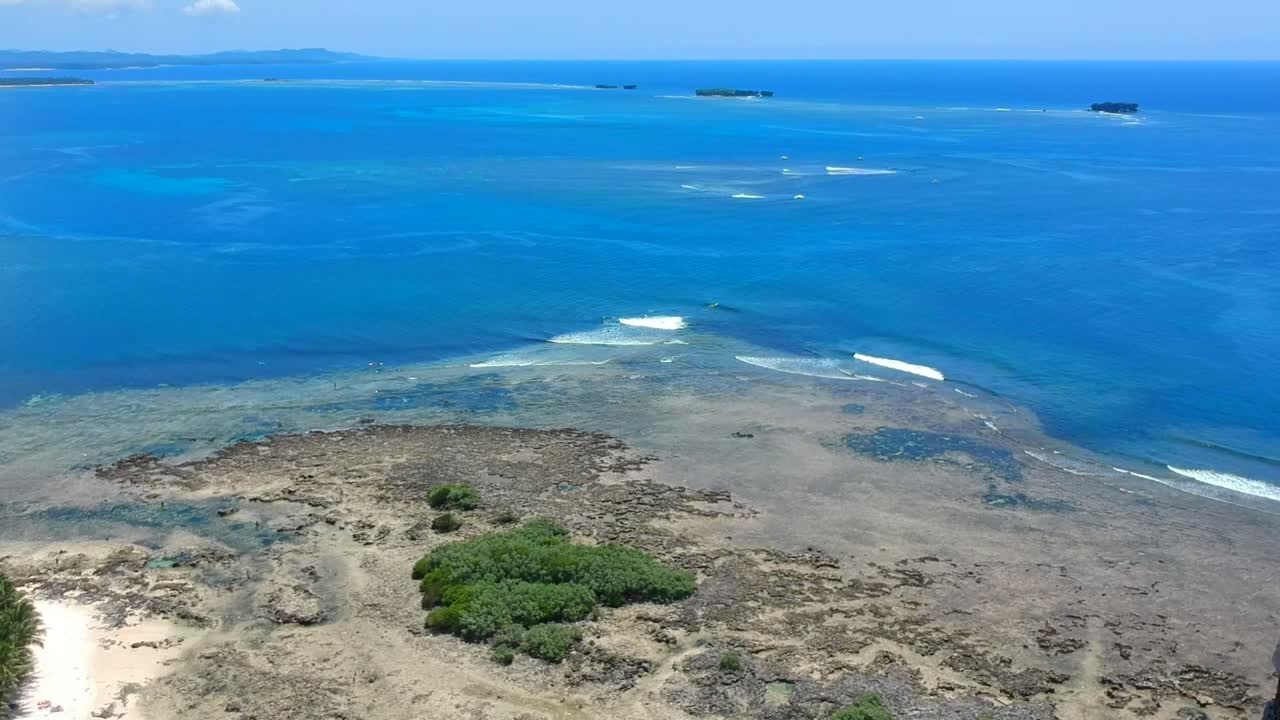 필리핀 시아르가오 클라우드 9 해변의 드론 영상