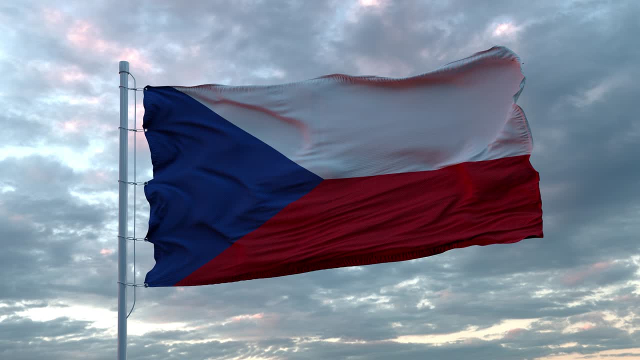 realistische flagge der tschechischen republik, die im wind gegen einen tiefen, dramatischen himmel winkt. 4k-uhd-60-fps-slowmotion