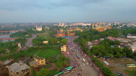 Husainabad-Uhrturm-Und-Bada-Imambara-Indien-Architekturansicht-Von-Der-Drohne