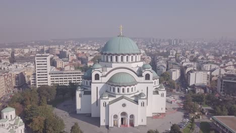Unglaubliche-Eröffnung,-Nicht-Bewertete-4K-Luftaufnahme-Des-Tempels-Des-Heiligen-Sava,-Belgrad,-Serbien