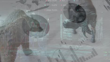 animación del procesamiento de datos financieros sobre osos y toros y pantallas